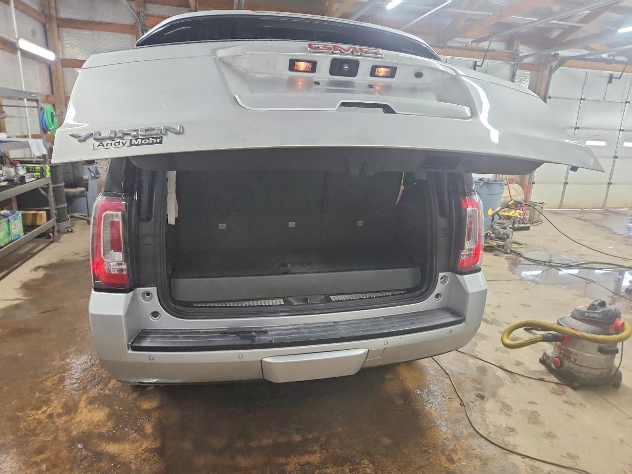 2017 GMC Yukon Slt - Image 6