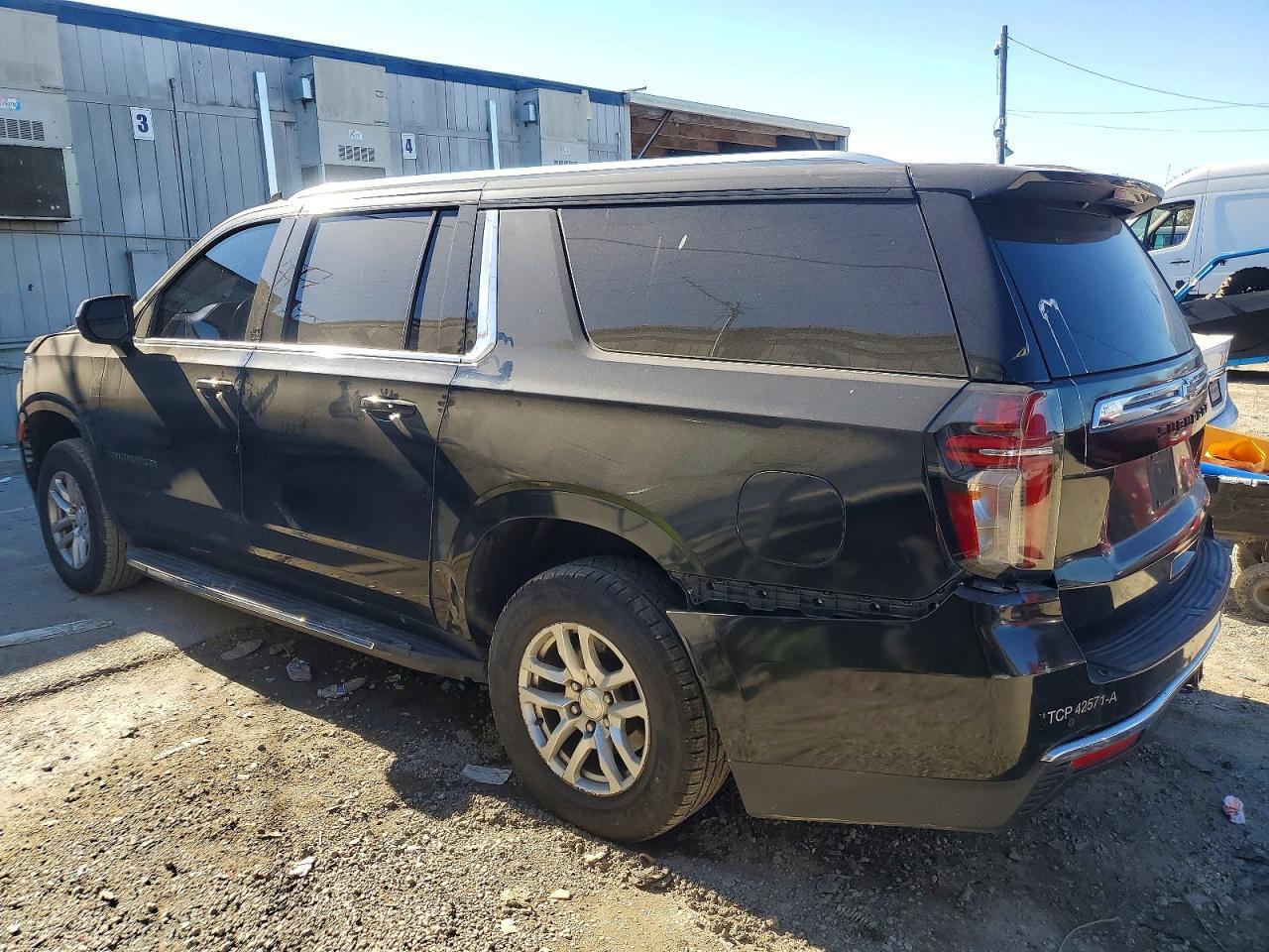 2023 Chevrolet Suburban C1500 Ls - Фото 2