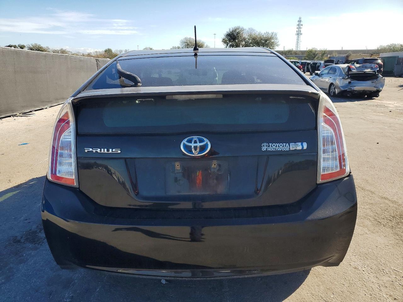 2014 Toyota Prius Two - Фото 6
