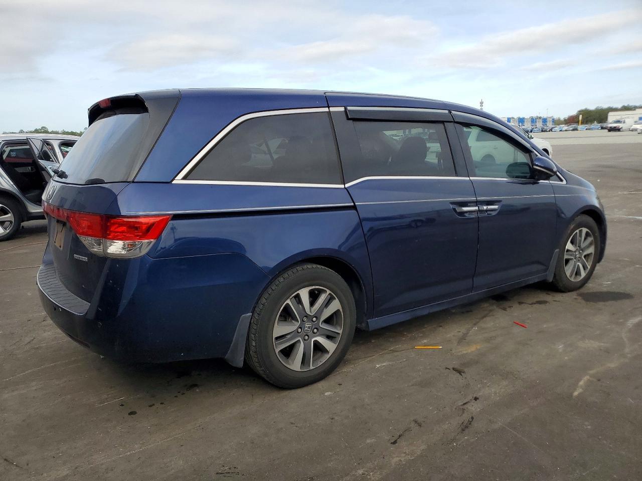 2015 Honda Odyssey Touring - Фото 3