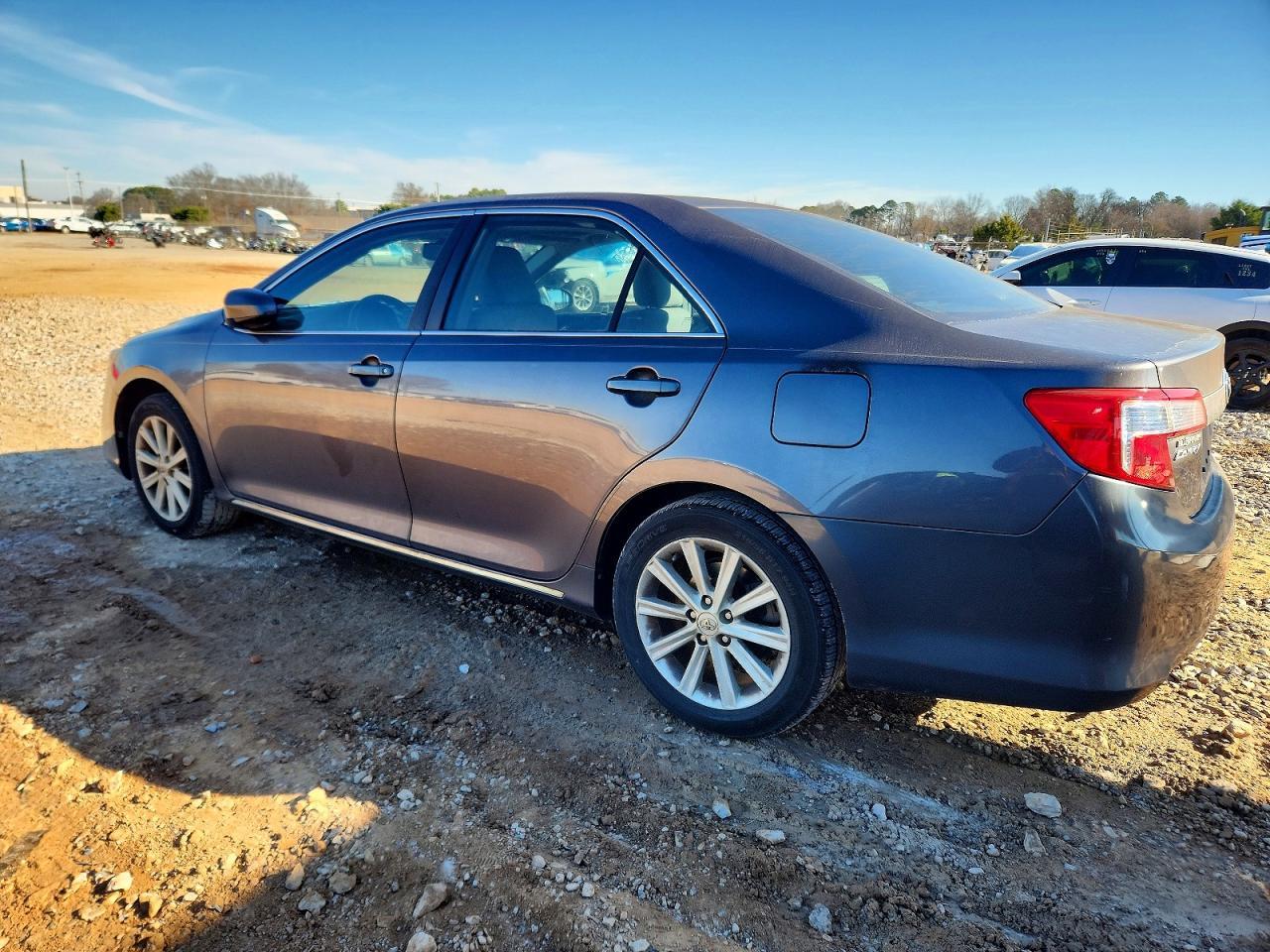 2012 Toyota Camry Base - Фото 2