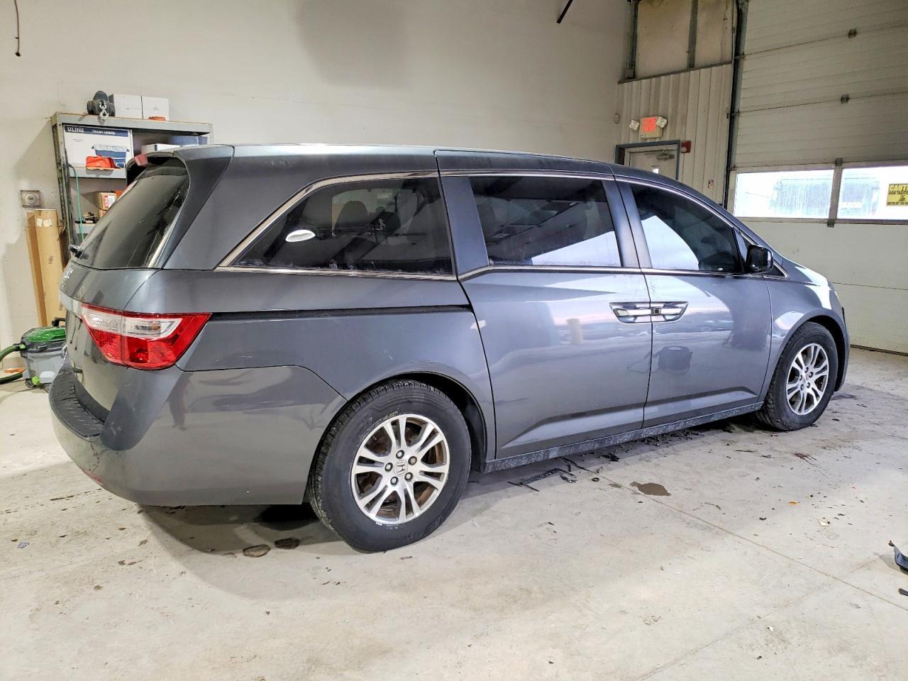 2013 Honda Odyssey Ex - Image 3