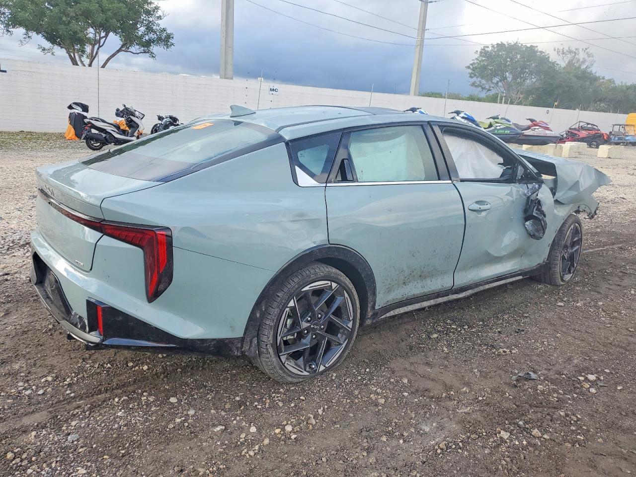 2025 Kia K4 Gt-Line - Image 3