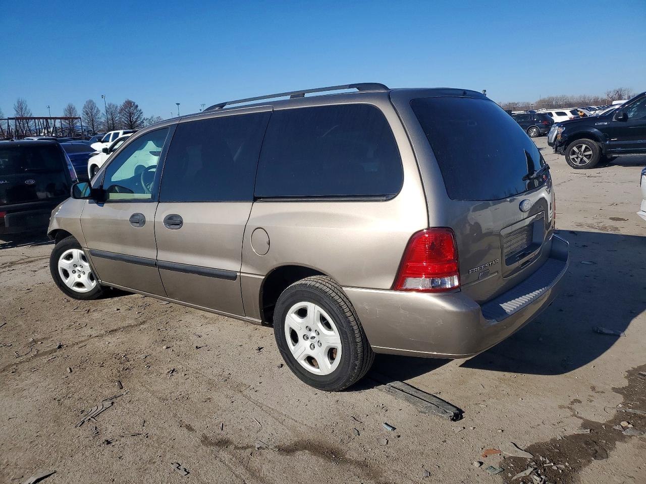 2005 Ford Freestar Se - Фото 2