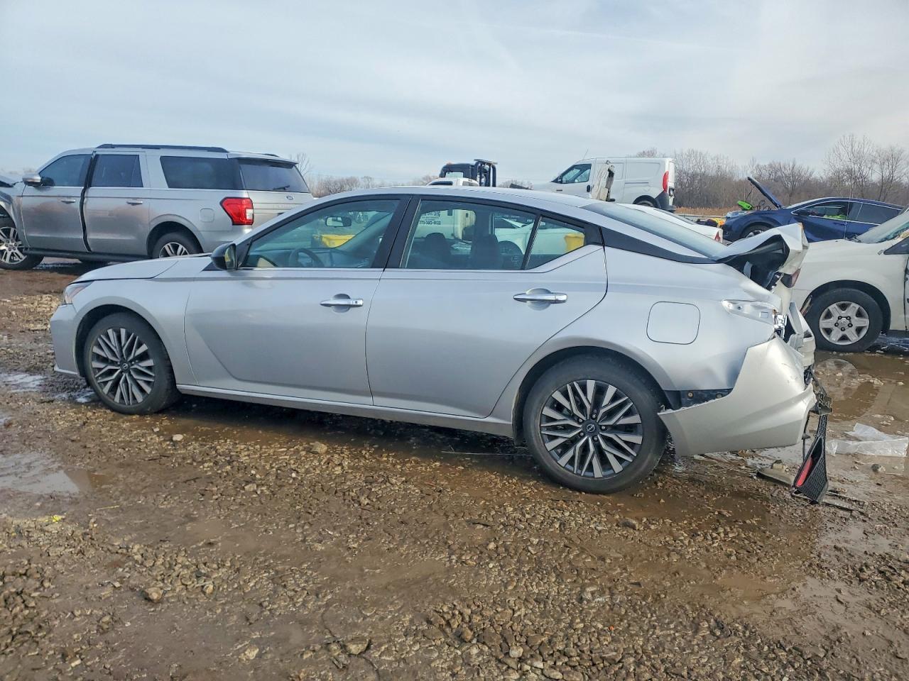 2024 Nissan Altima Sv - Image 2