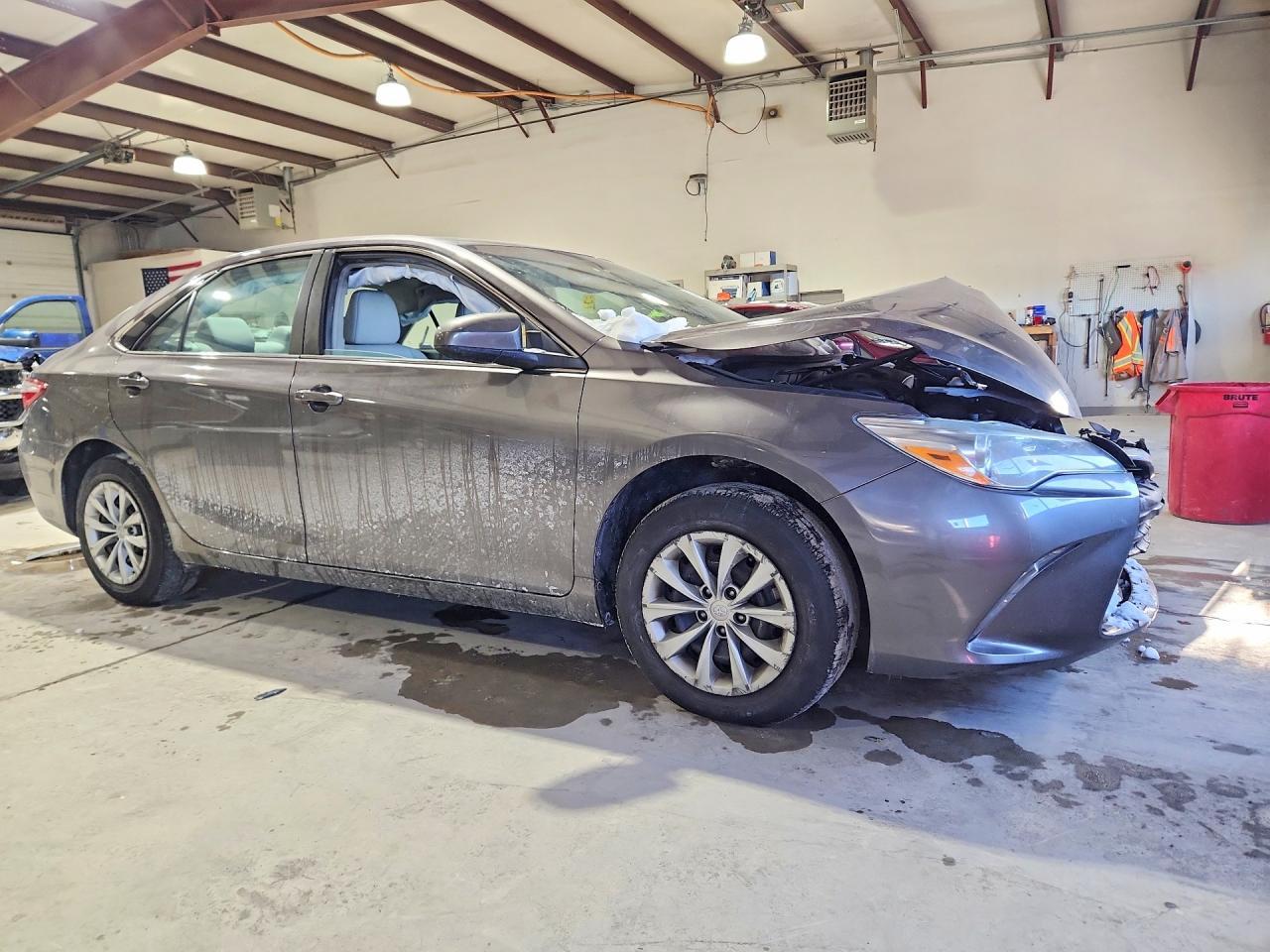 2017 Toyota Camry Le - Image 4