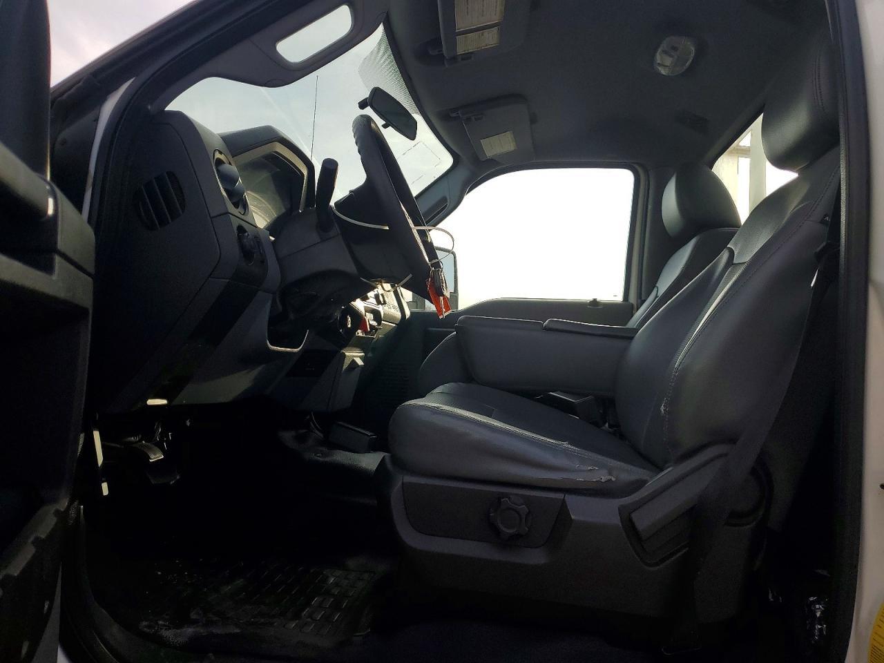 2015 Ford F450 Super Duty Bucket Truck - Image 7