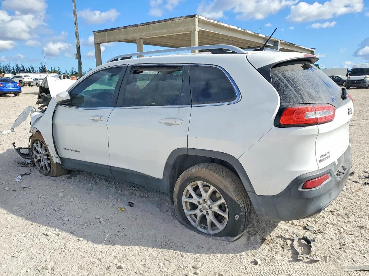 2015 Jeep Cherokee Latitude - Фото 2