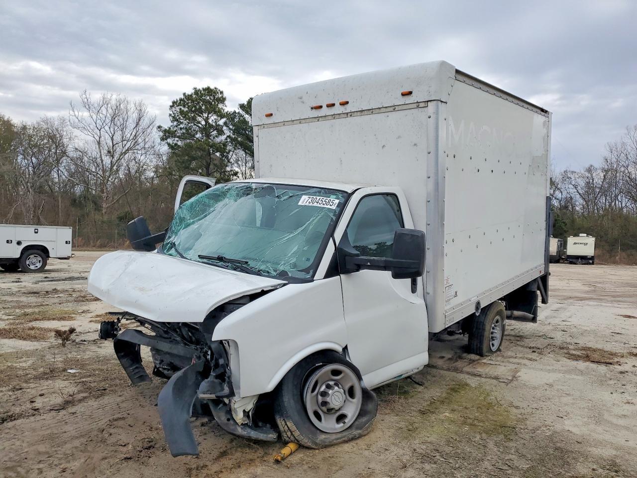 2014 Chevrolet Express Box Truck