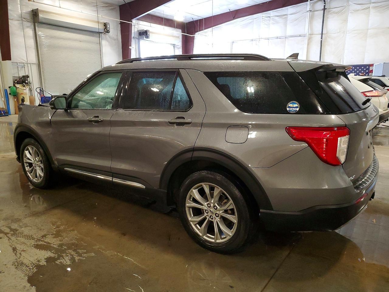 2023 Ford Explorer Xlt - Image 2