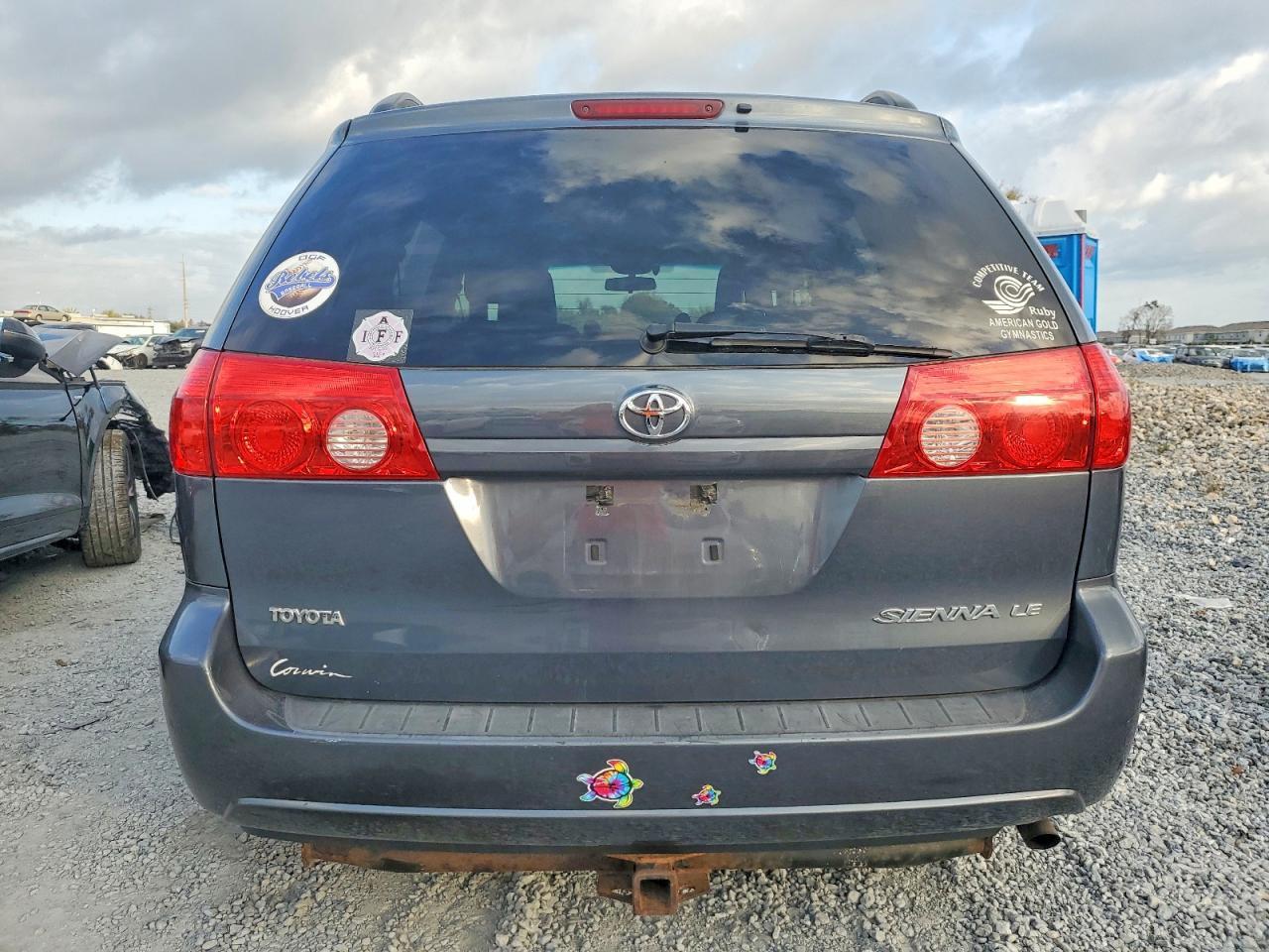 2010 Toyota Sienna Ce - Фото 6