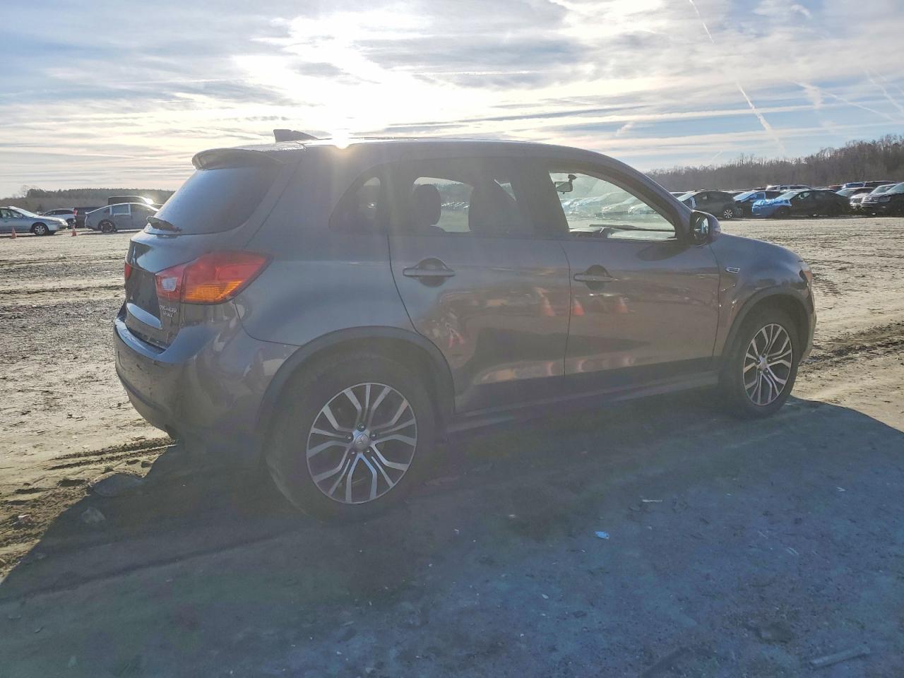 2017 Mitsubishi Outlander Sport Es - Фото 3