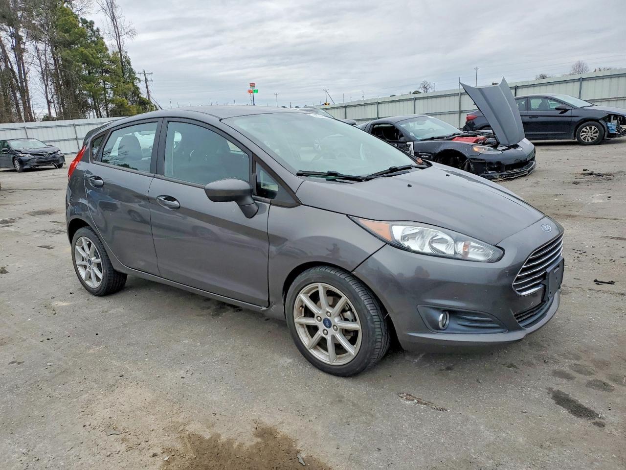 2019 Ford Fiesta Se - Image 4