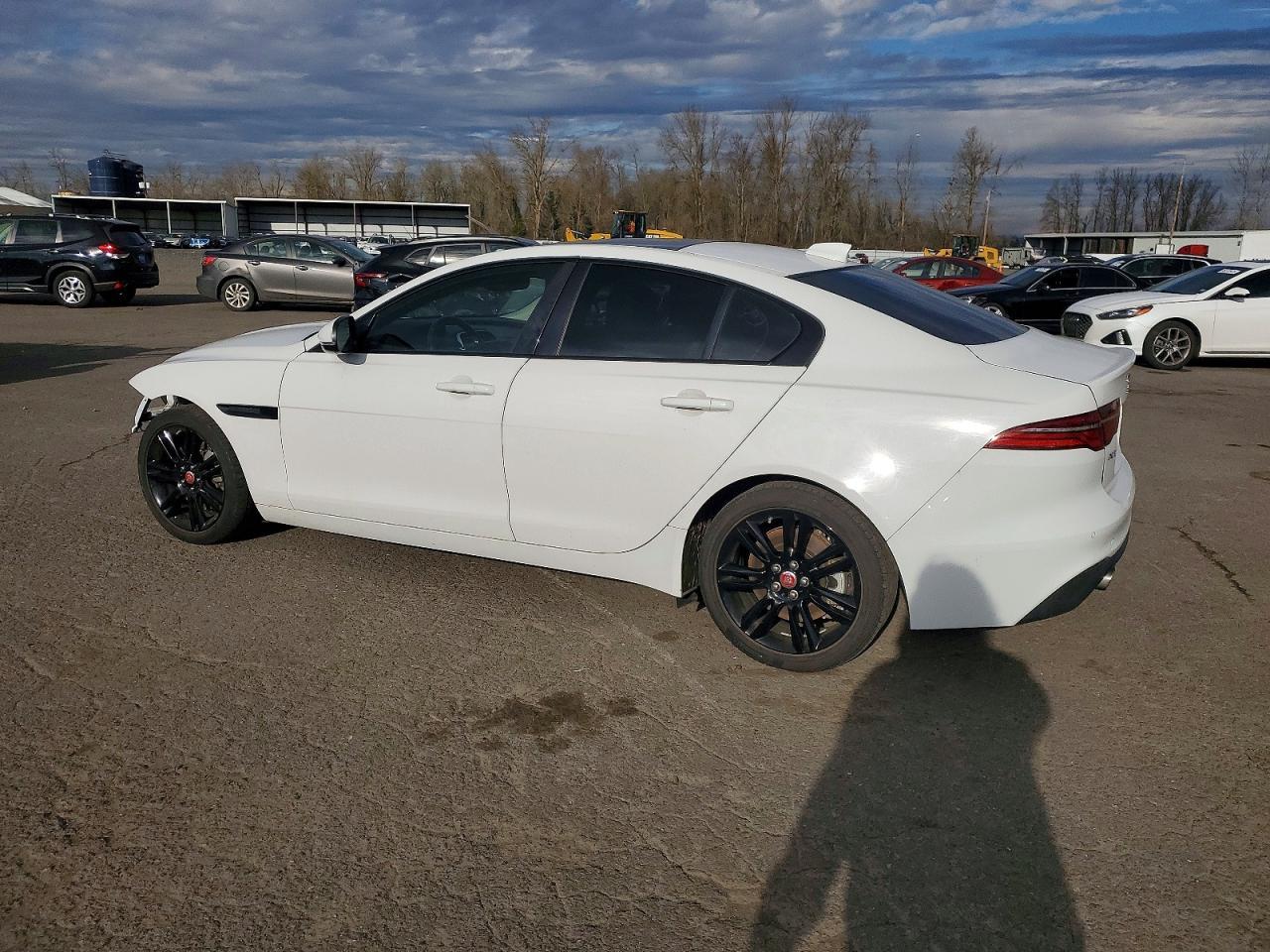 2020 Jaguar Xe S - Фото 2