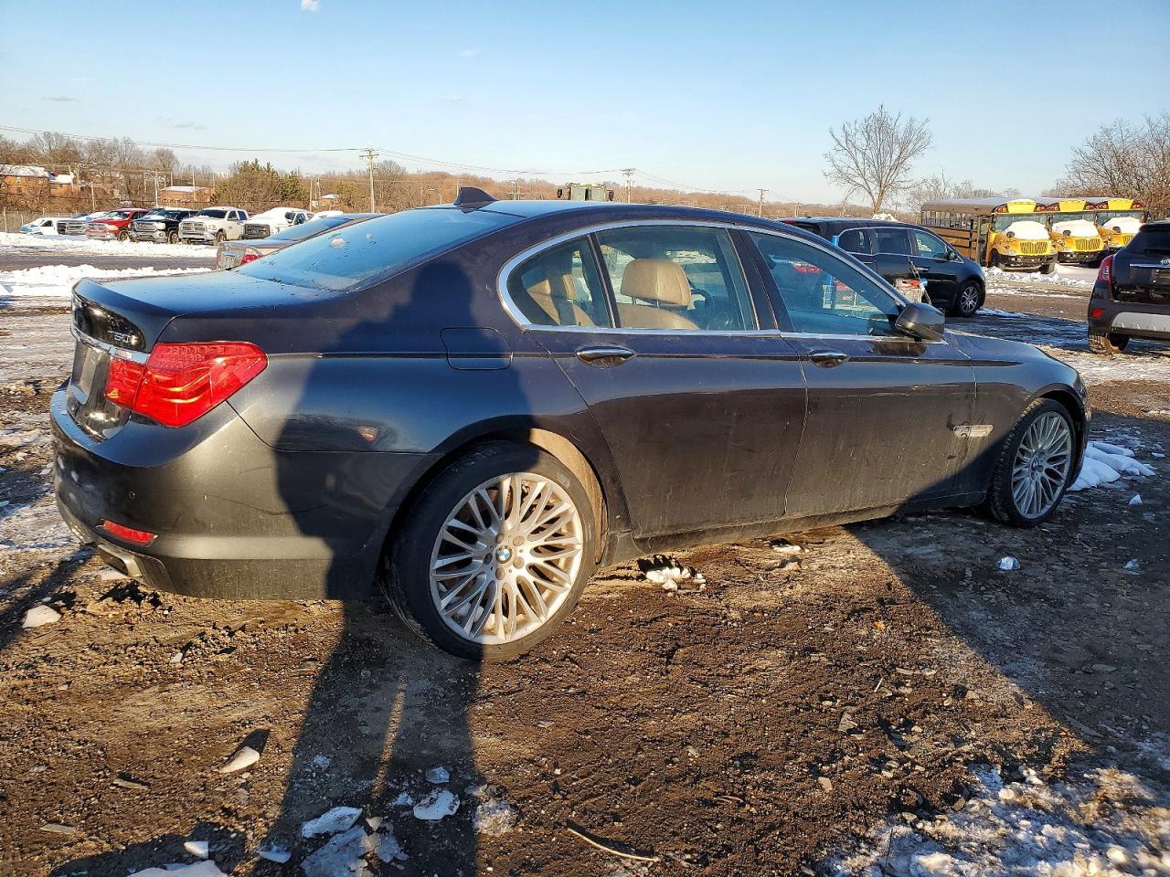 2011 BMW 750 Xi - Фото 3