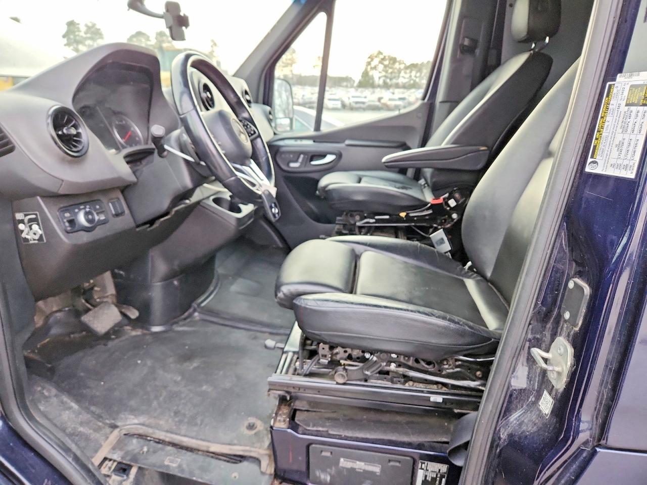 2022 Mercedes Benz Sprinter 2500 Delivery Van - Image 7