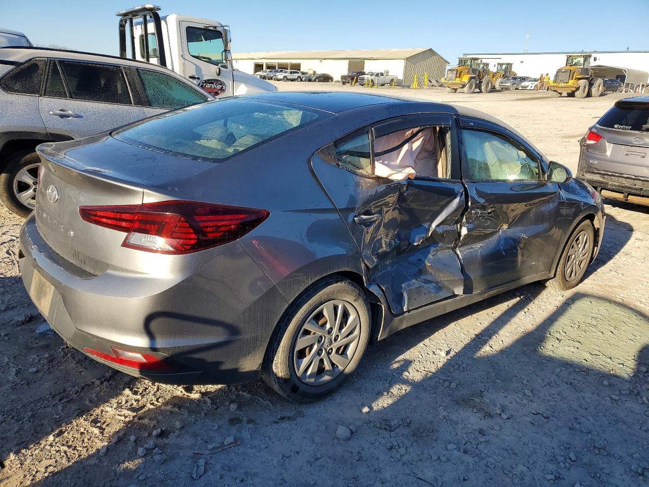 2019 Hyundai Elantra Se - Image 3