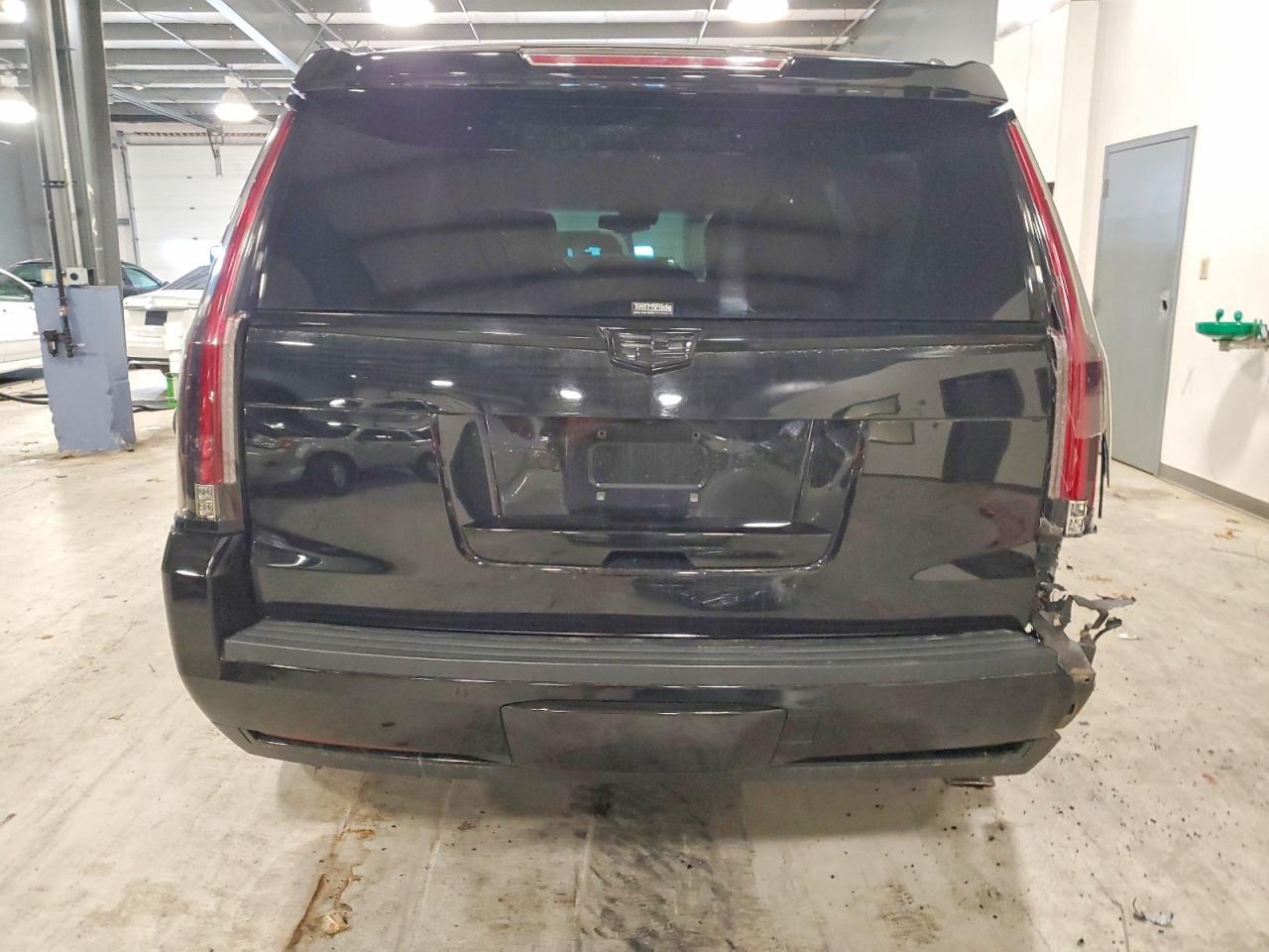 2016 Cadillac Escalade Luxury - Image 6