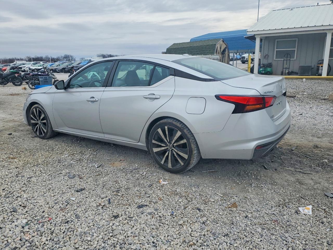 2019 Nissan Altima Sr - Image 2