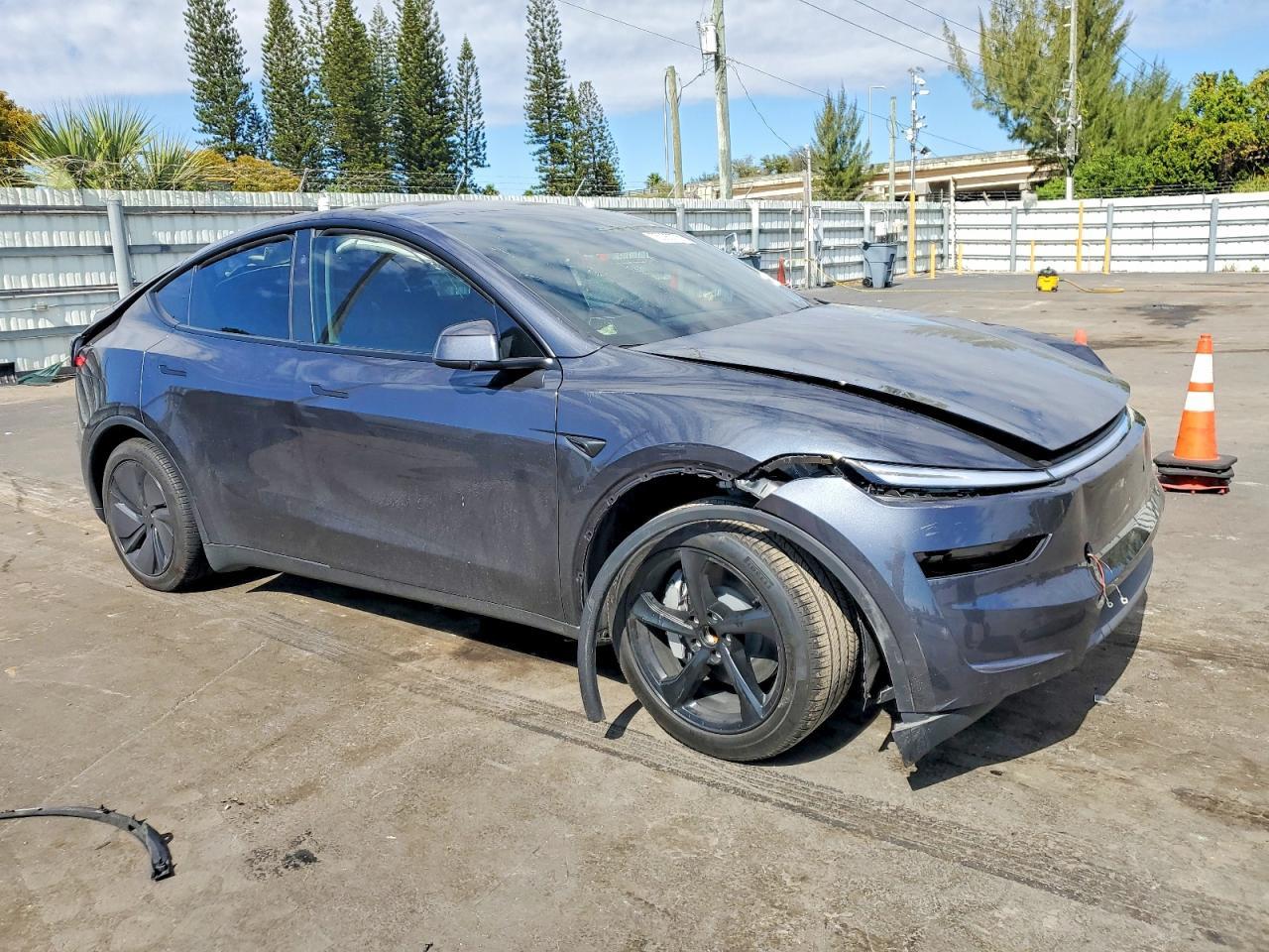 2026 Tesla Model Y - Фото 4