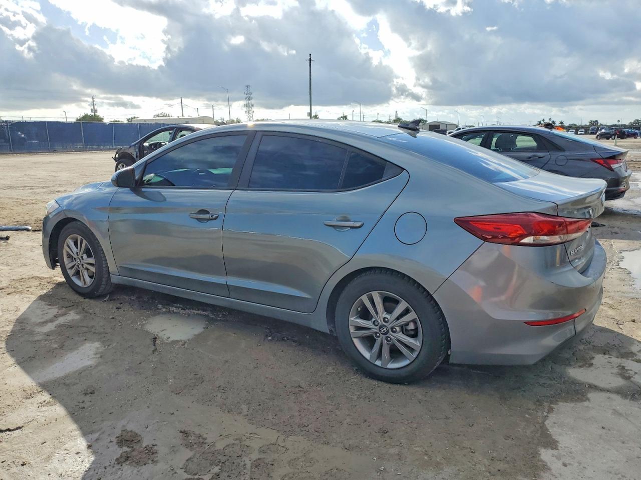 2018 Hyundai Elantra Sel - Фото 2