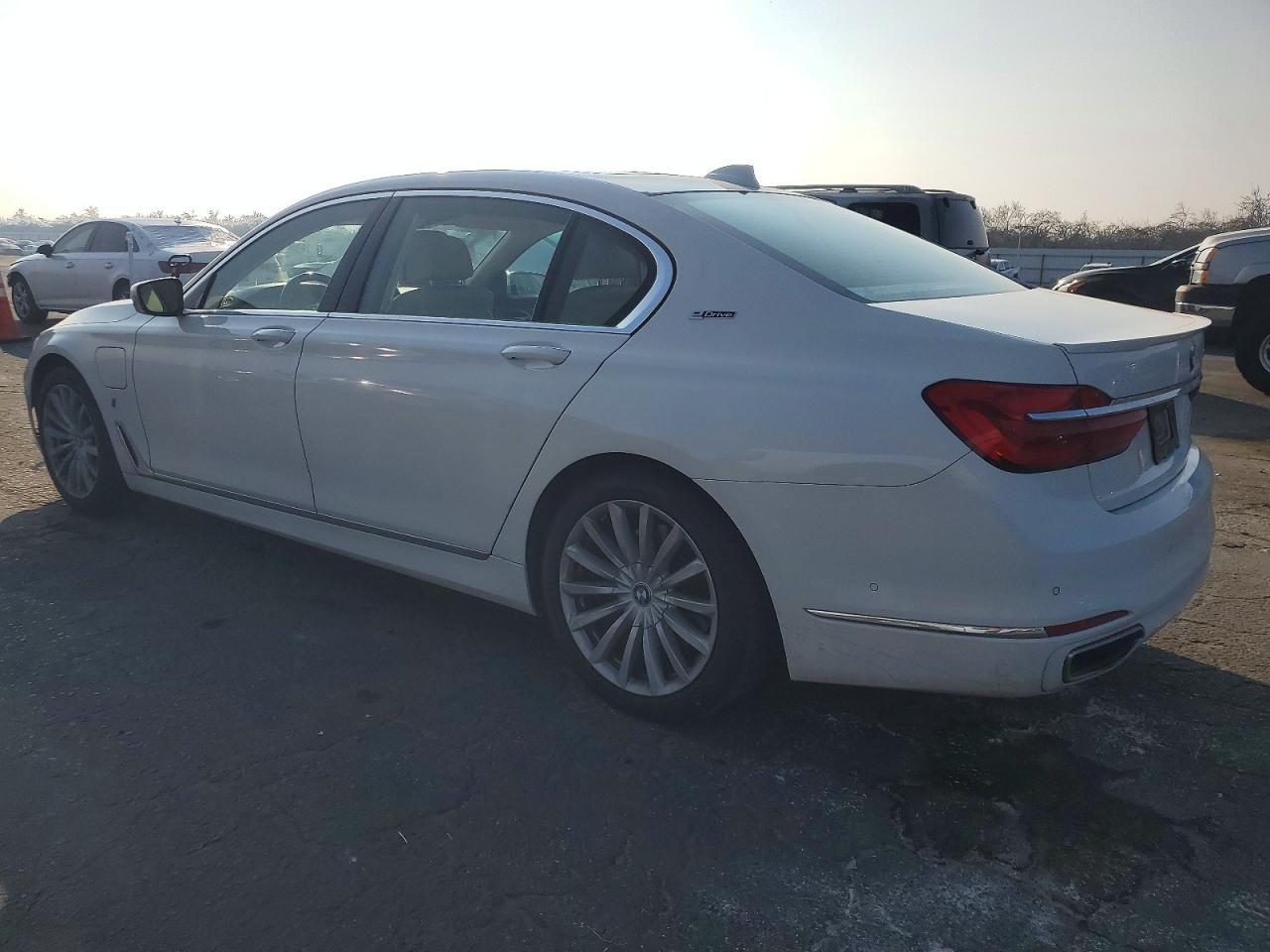 2018 BMW 740 Xe - Фото 2