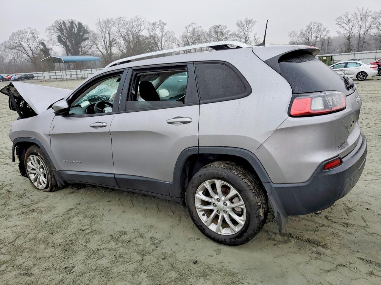 2020 Jeep Cherokee Latitude - Image 2