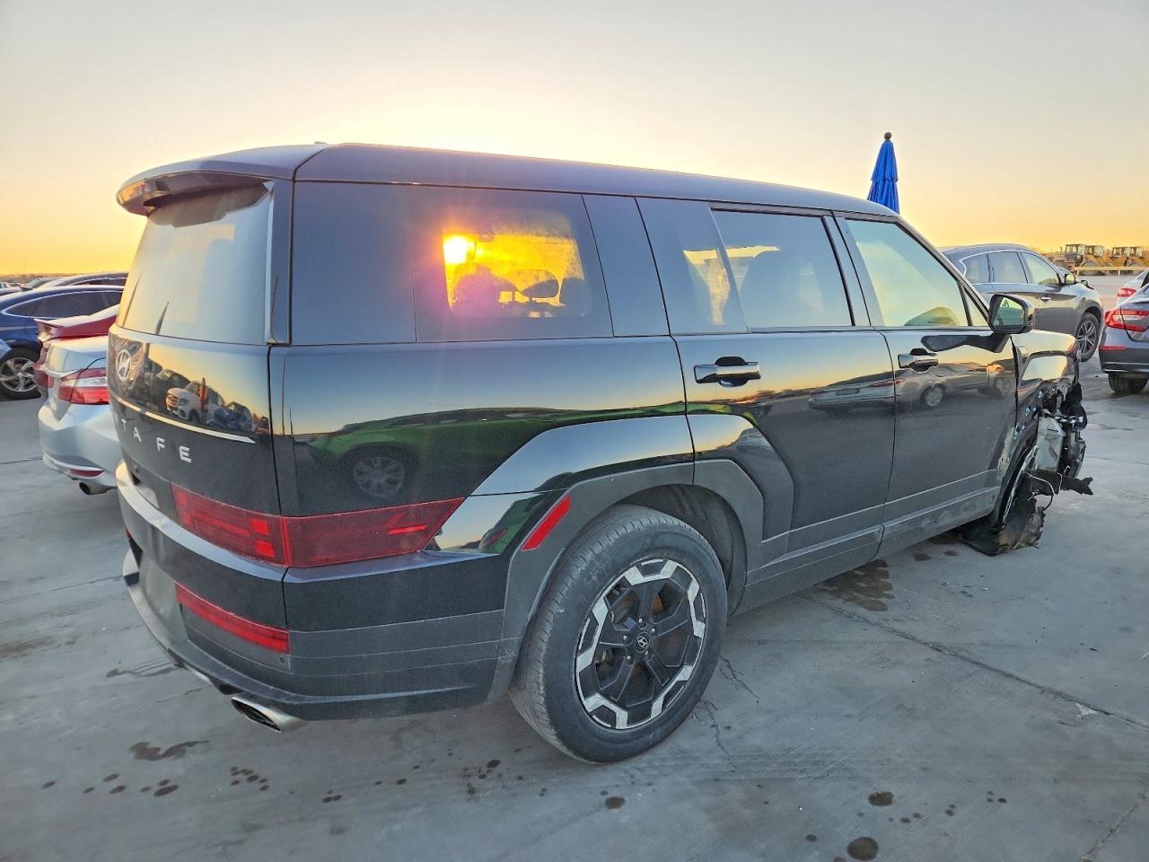 2024 Hyundai Santa Fe - Image 3