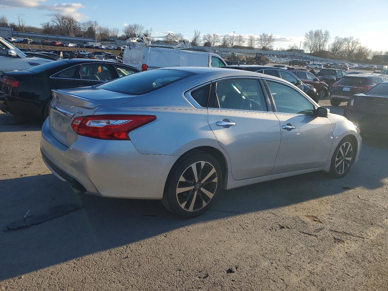 2016 Nissan Altima 2.5 - Фото 3