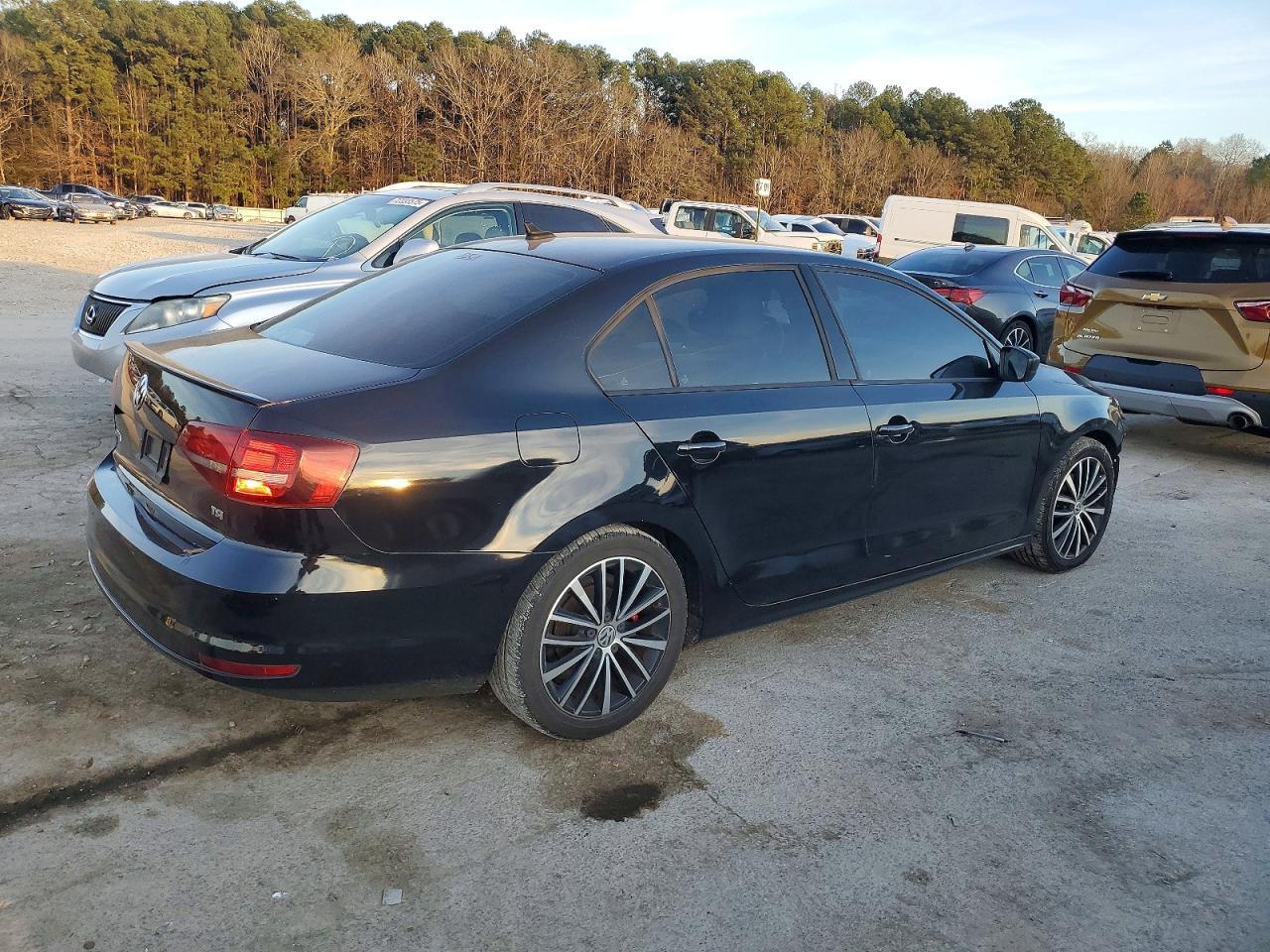 2016 Volkswagen Jetta Sport - Image 3