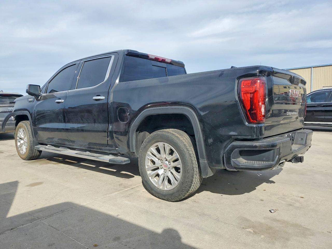 2022 GMC Sierra K1500 Denali - Image 2