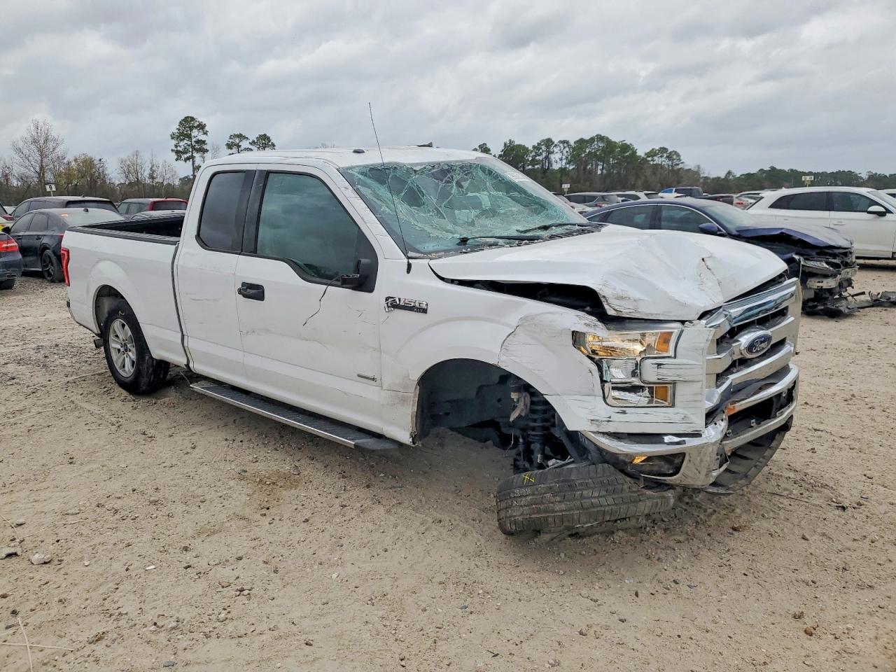 2015 Ford F150 Super Cab - Image 4
