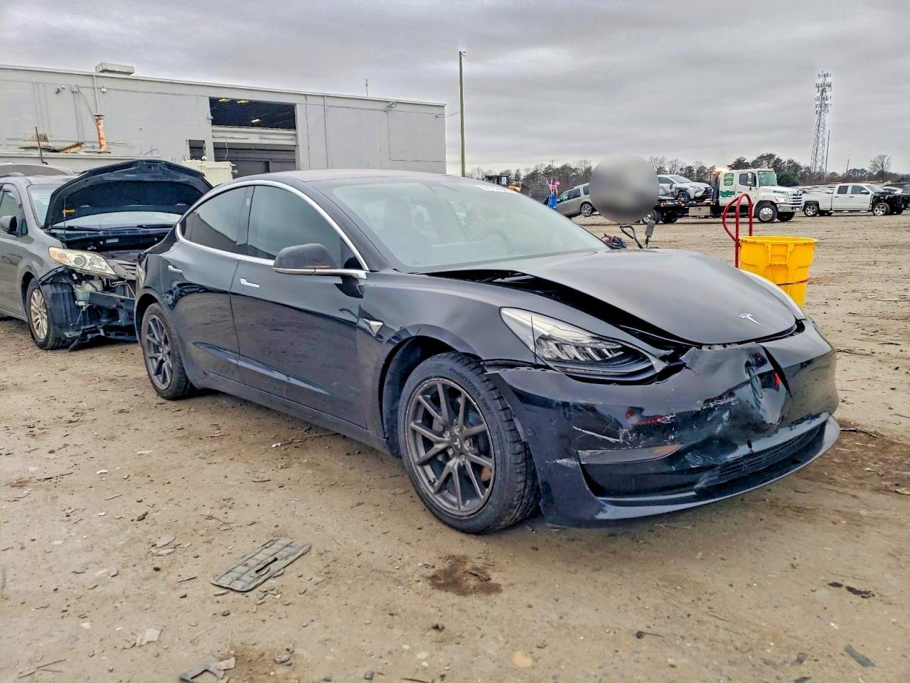 2018 Tesla Model 3 - Фото 4