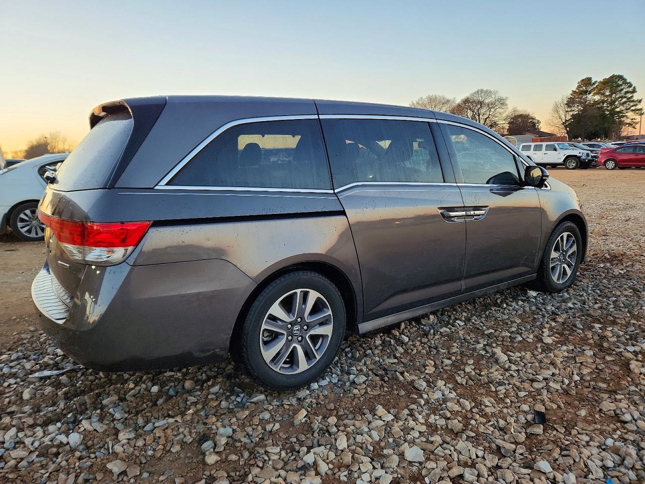 2016 Honda Odyssey Touring - Image 3