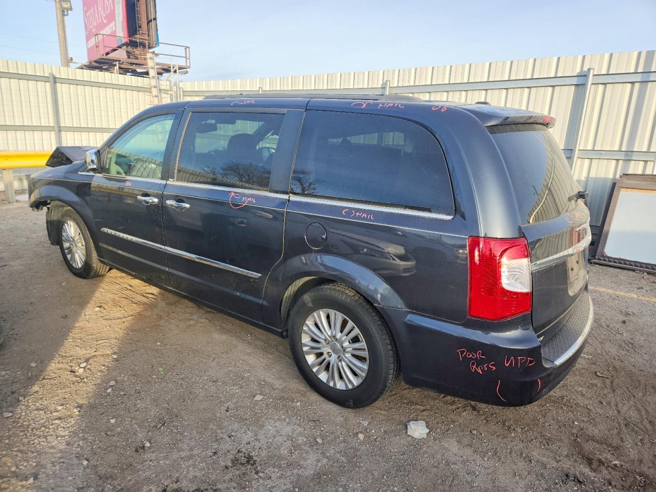 2013 Chrysler Town & Country Touring L - Image 2
