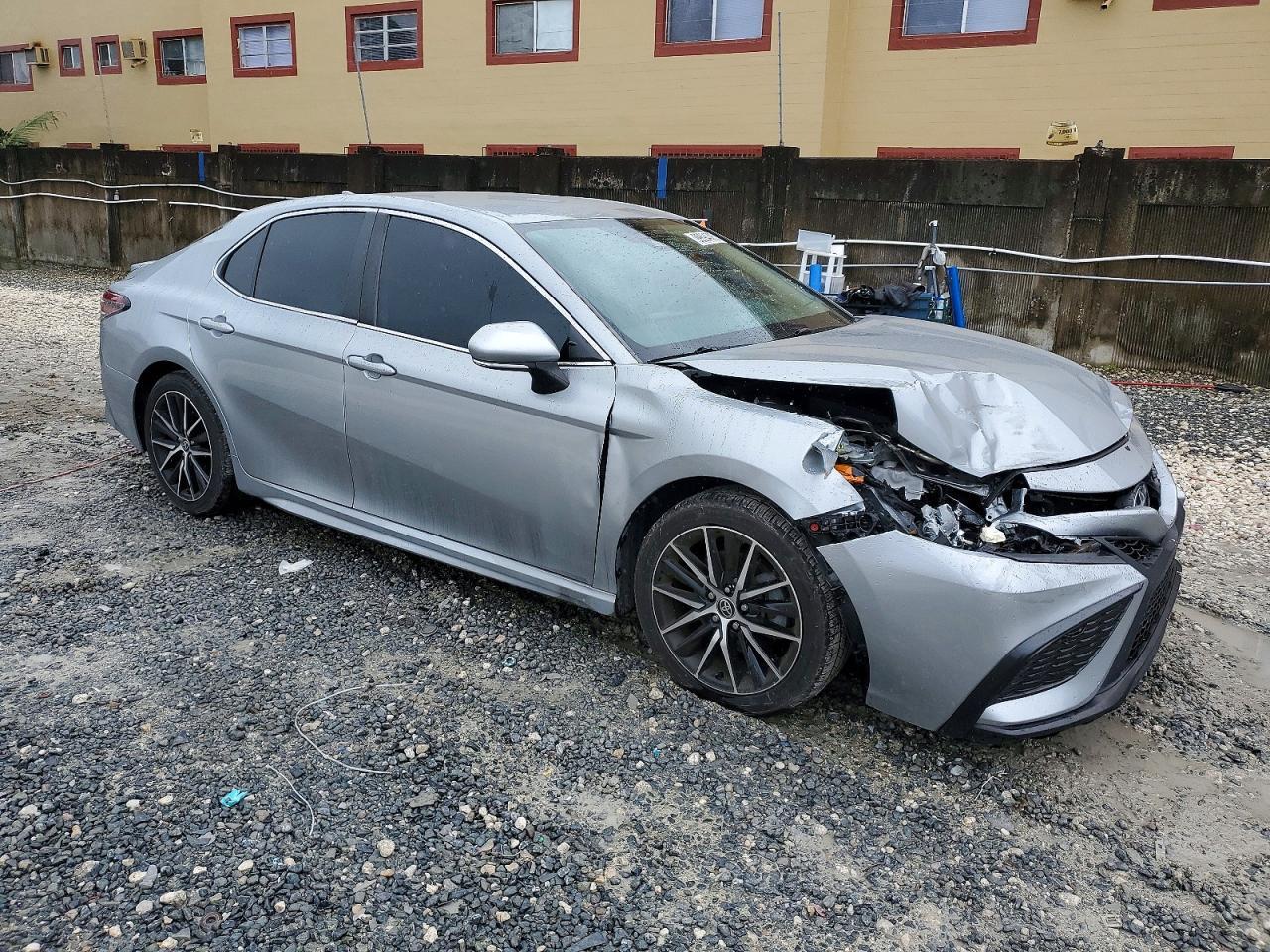 2021 Toyota Camry Se - Image 4