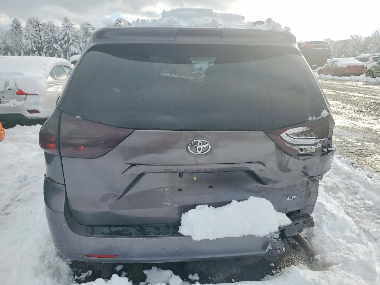 2017 Toyota Sienna Le - Фото 6