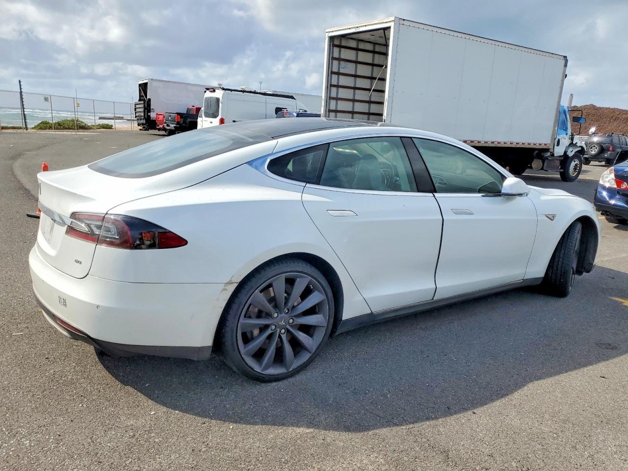 2014 Tesla Model S - Фото 3