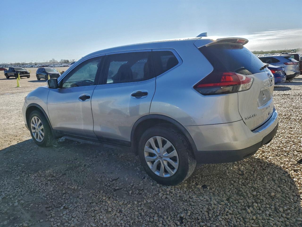 2018 Nissan Rogue S - Фото 2