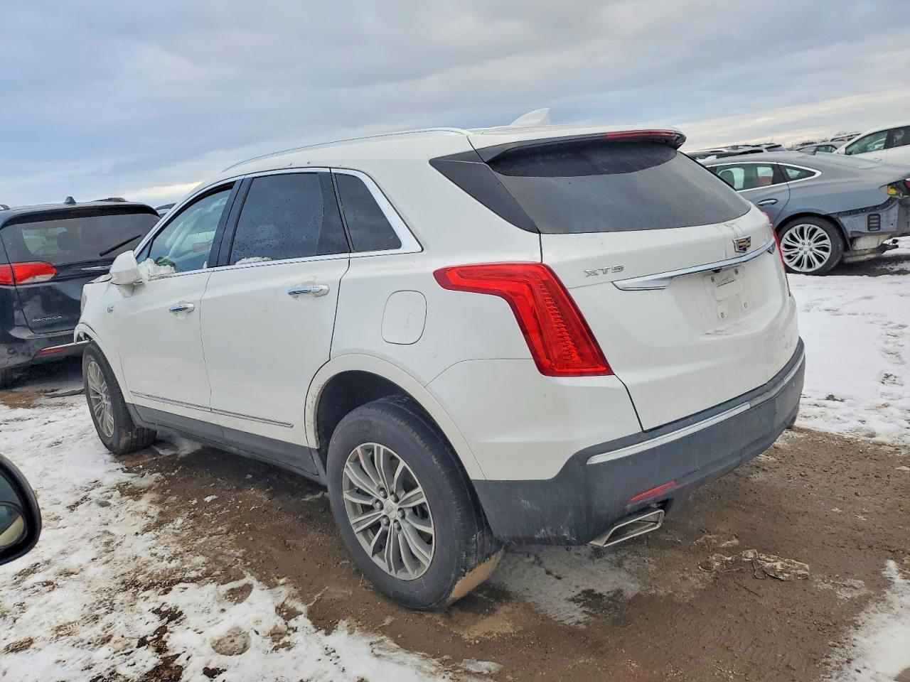 2019 Cadillac Xt5 Luxury - Image 2