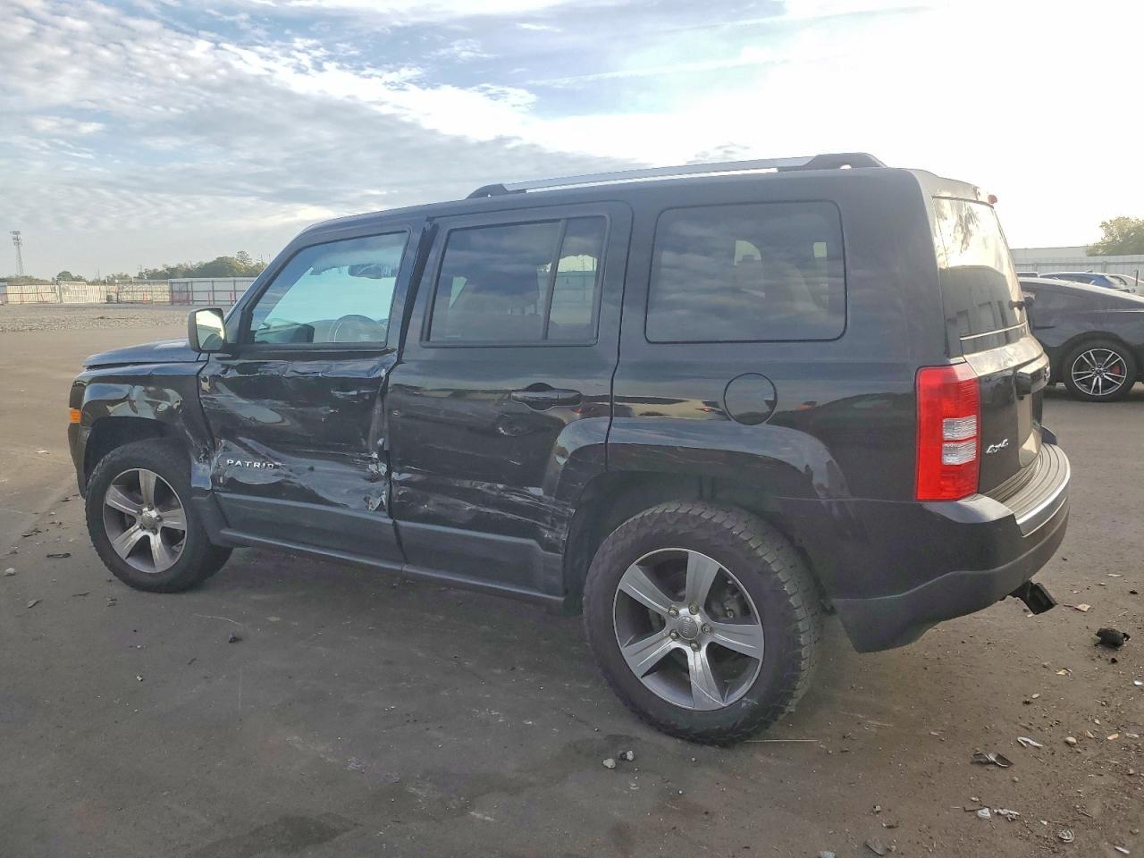 2017 Jeep Patriot Latitude - Image 2