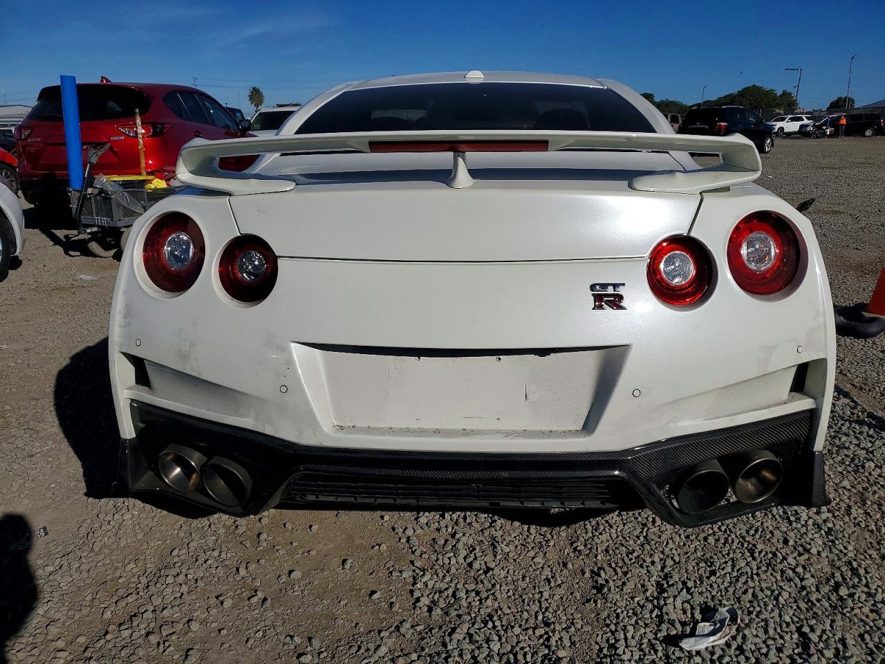2017 Nissan Gt-R Premium - Фото 6
