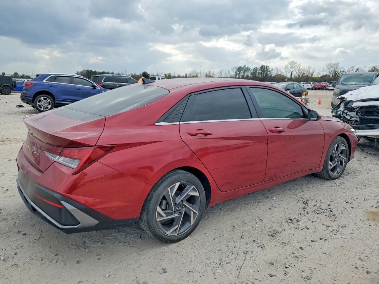 2024 Hyundai Elantra Sel - Image 3