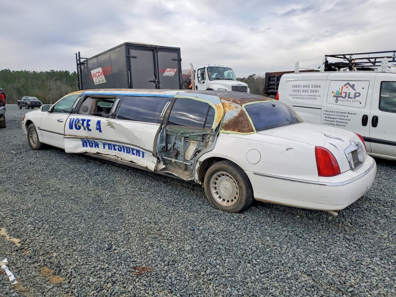 1998 Lincoln Town Car Limousine - Image 2