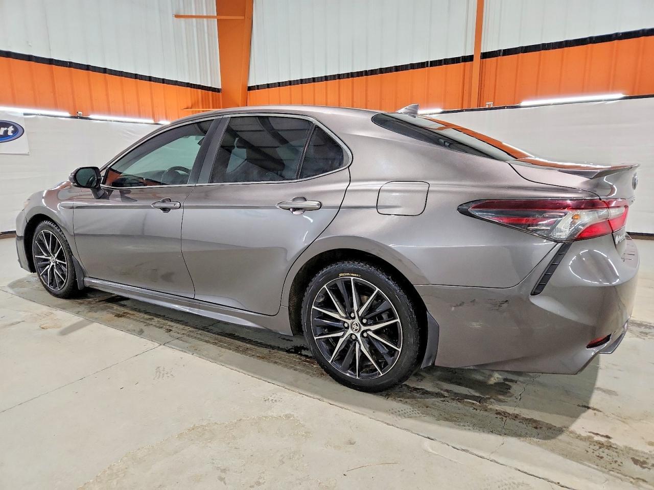 2021 Toyota Camry Se - Фото 2