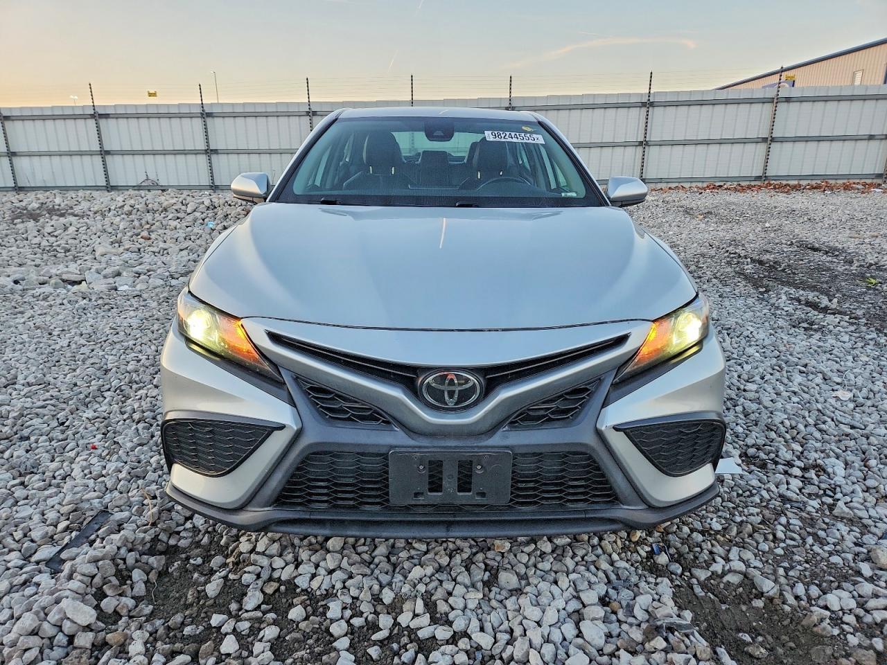 2021 Toyota Camry Se - Фото 5