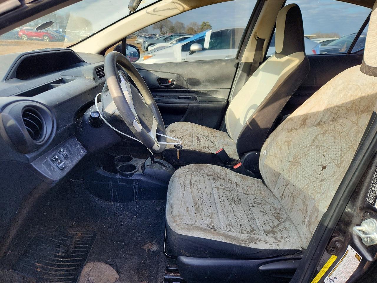2015 Toyota Prius C - Фото 7