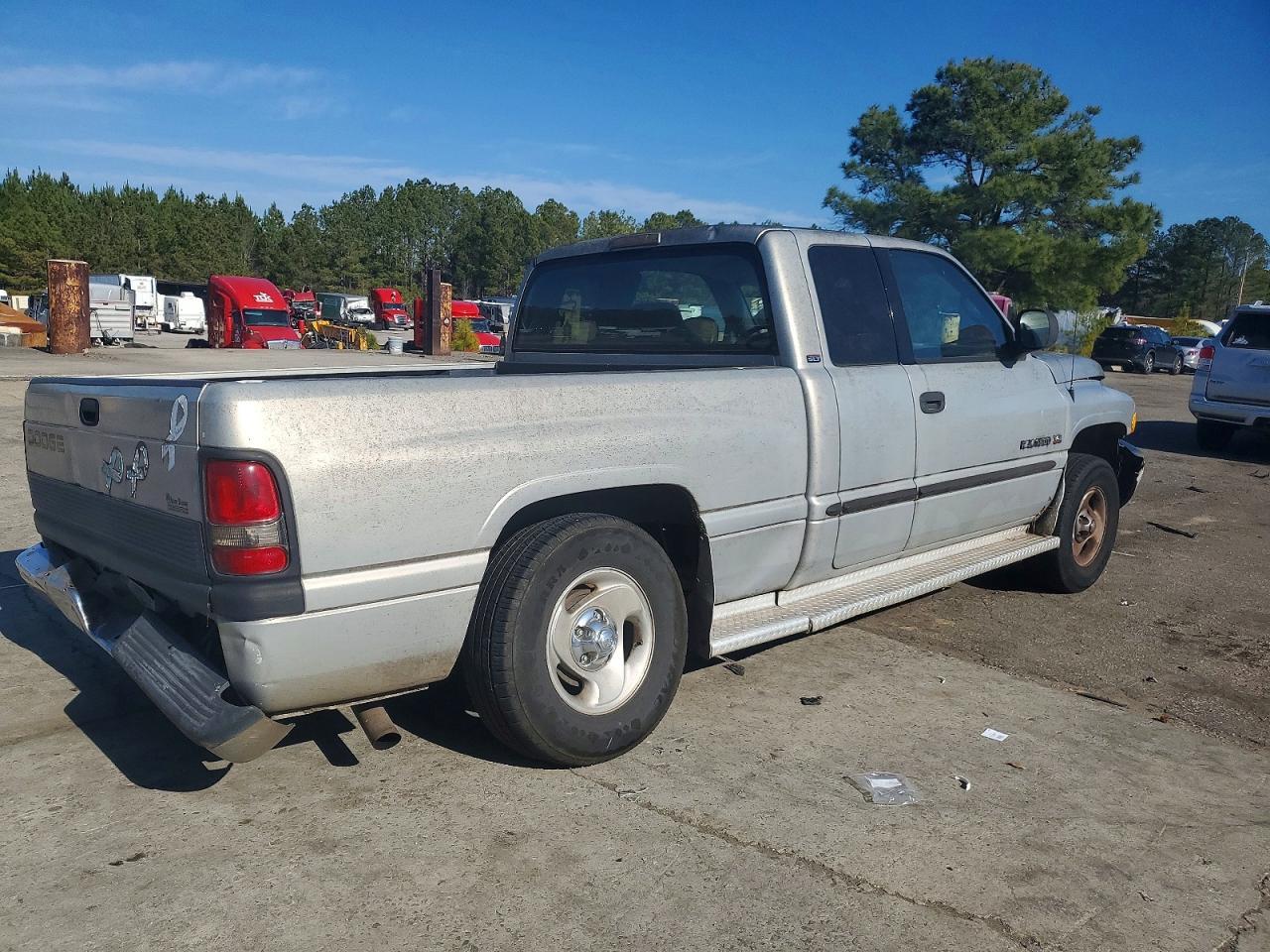 2001 Dodge Ram 1500 - Image 3