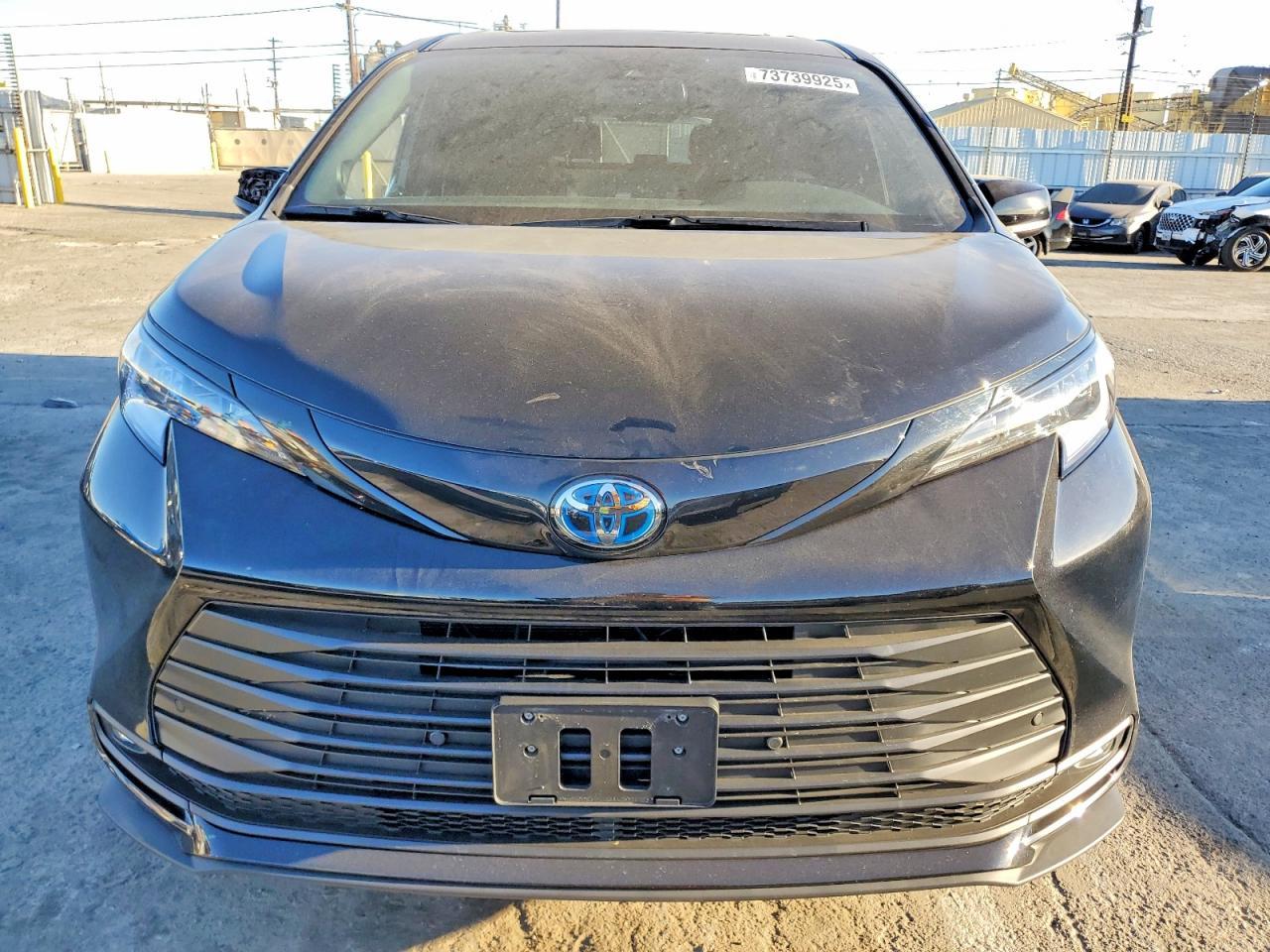 2025 Toyota Sienna Woodland Edition - Фото 5