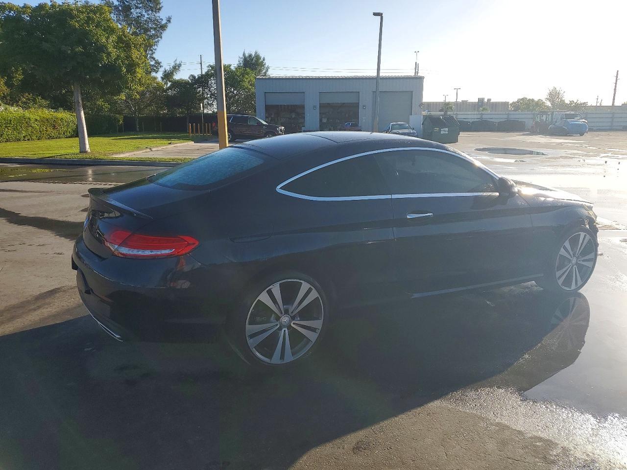 2017 Mercedes-Benz C 300 - Фото 3